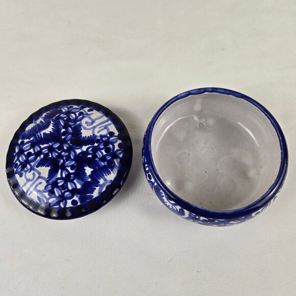 Blue White Trinket Box w/Lid Signed Castillo Hand Made in Mexico Glazed Pottery - Picture 5 of 12